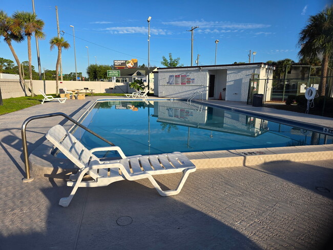 Building Photo - 9004 Tudor Dr