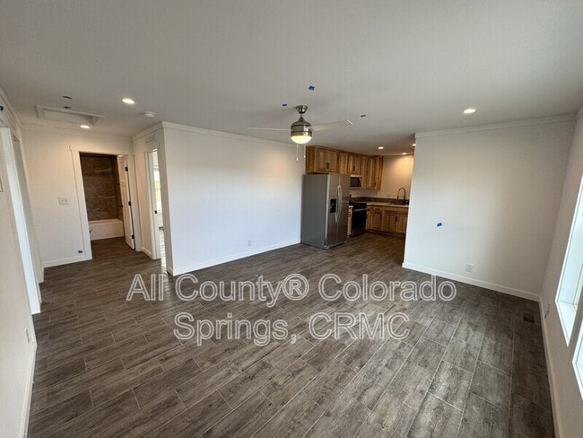 Building Photo - 692 E Hahns Peak Ave