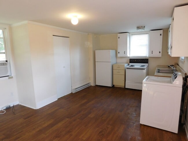 Building Photo - 2208 1/2 Spencer Avenue