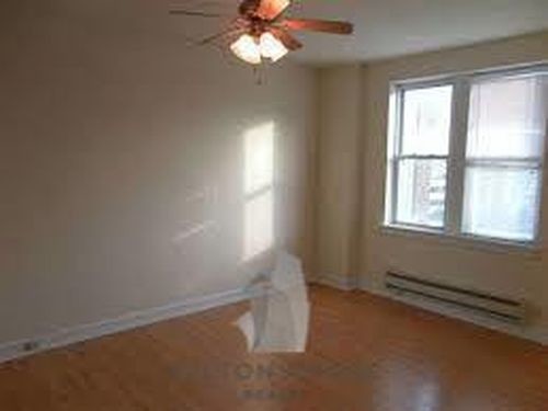 Foto del edificio - 5860 N Kenmore Ave