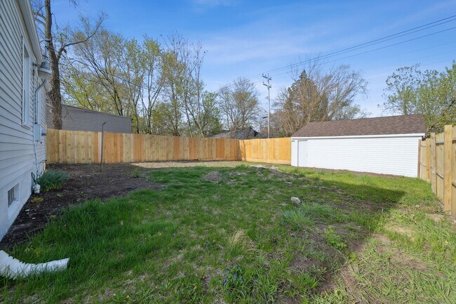 Building Photo - 3 Bedroom 1 Bath with Garage! - $1,400 - S...