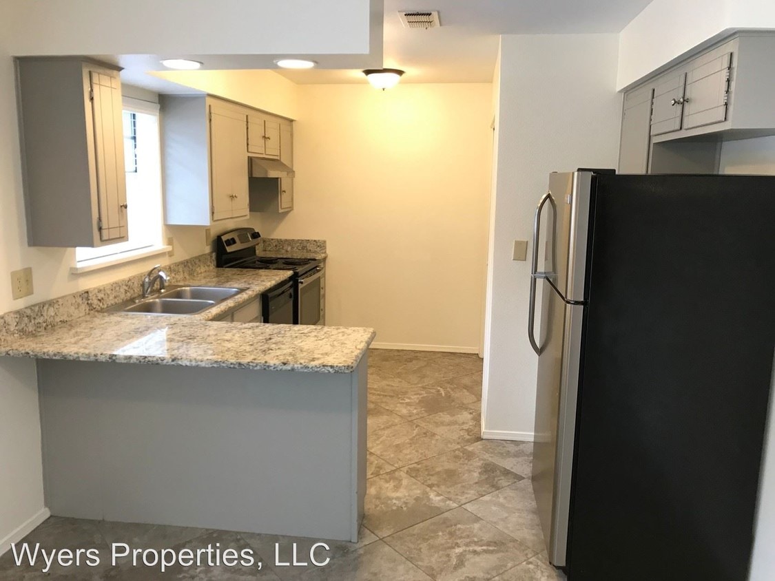 Foto principal - 2100 Oak Hollow St
