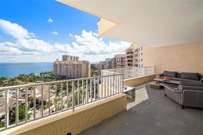 Foto del edificio - 781 Crandon Blvd