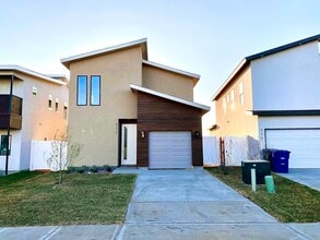 Building Photo - 512 Deer Path Lp