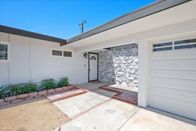 Building Photo - 4 br, 2 bath House - 74613 Peppertree Drive