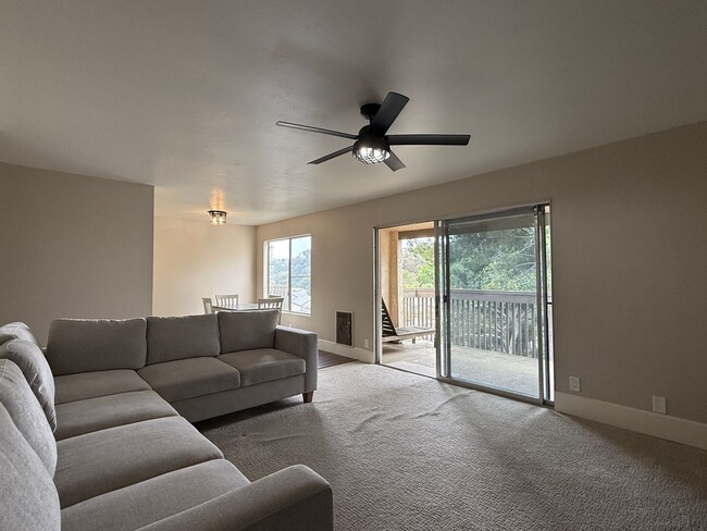 Building Photo - Recently Remodeled Condo in Villa La Jolla...