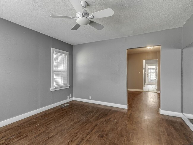 Photo - 2531 W Park Pl #2531 Apartment