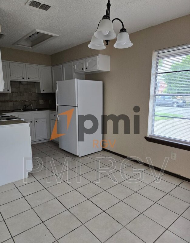 Building Photo - 2912 N 29th Ln
