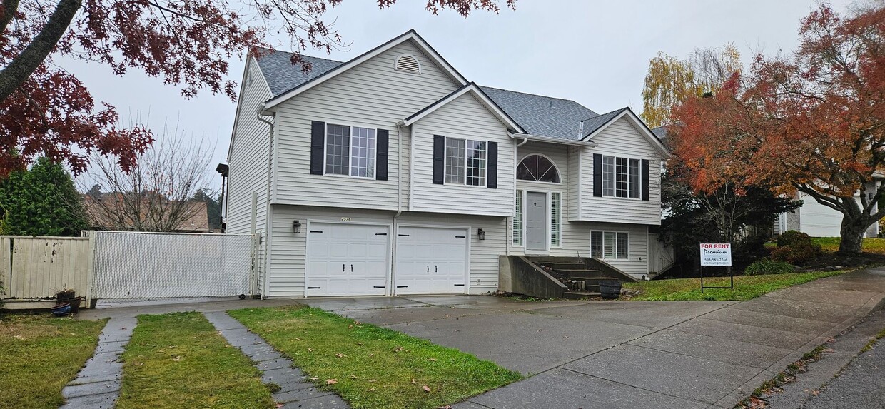 Primary Photo - Updated Five Bedroom Home in West Salem