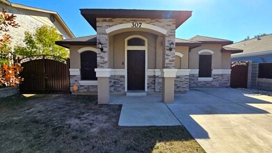Building Photo - 307 Santander Dr