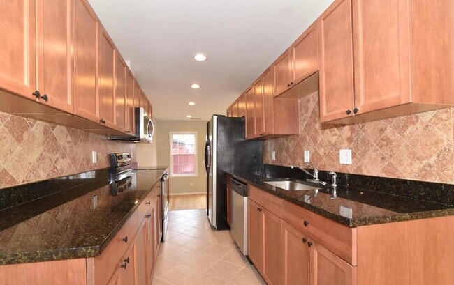 Kitchen - 1208 Magnolia Ln