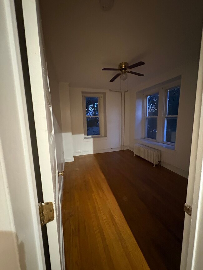 Dormitorio 1 - 133 Monroe St