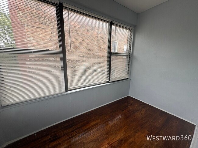 Foto del edificio - 707 E 62nd St