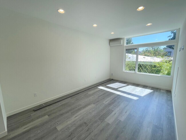 Foto del edificio - 4 Star Green Built 2-Bedroom, 2-Bath + Den Townhome