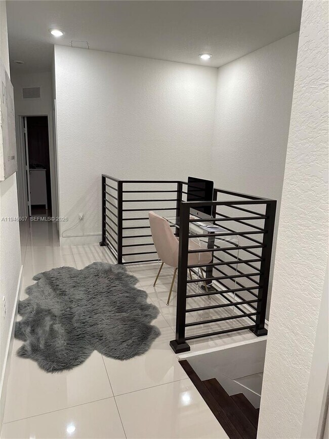 Building Photo - 507 SW 91st Ct