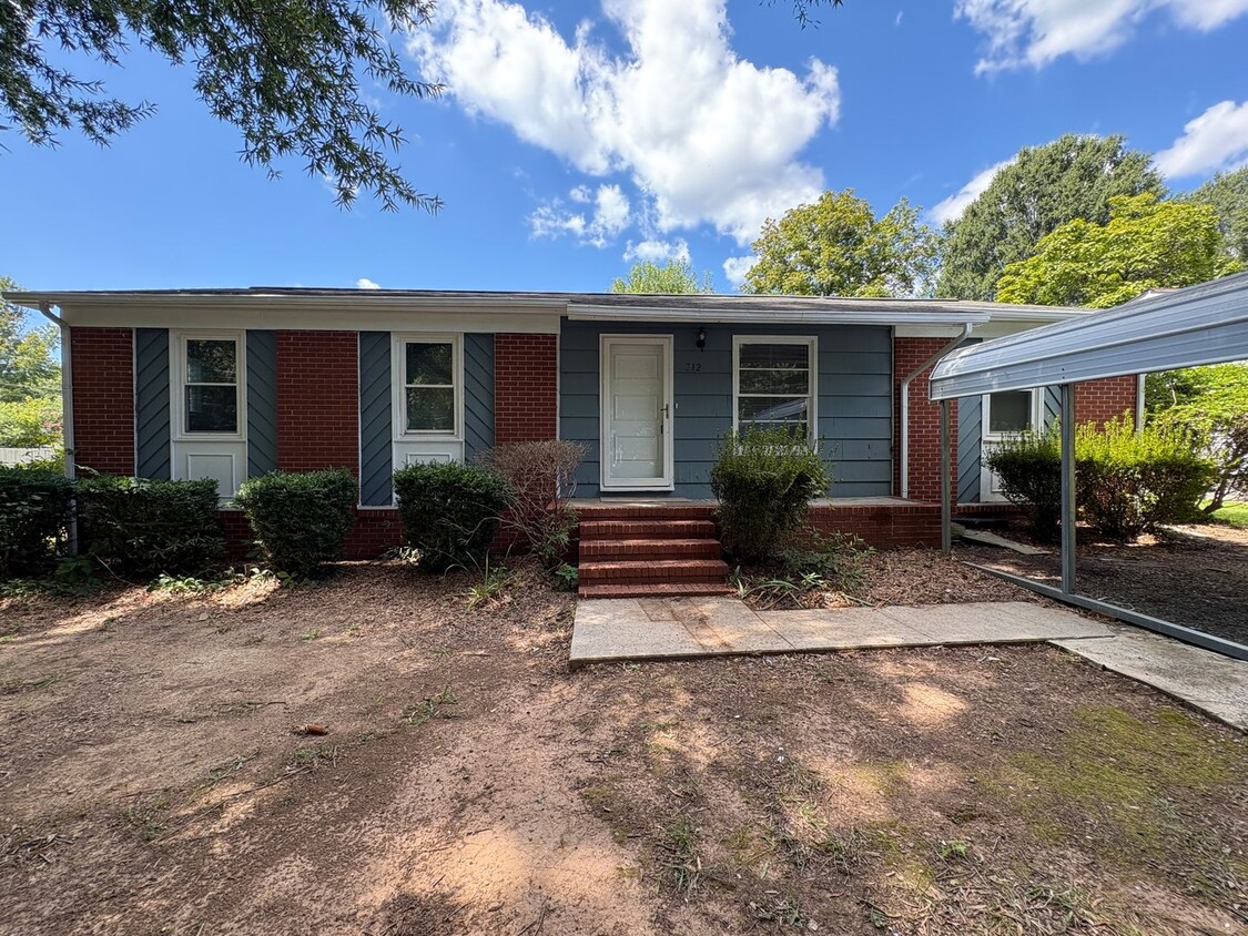 Primary Photo - 3 Bedroom, 1.5 Bathroom in Mayodan!
