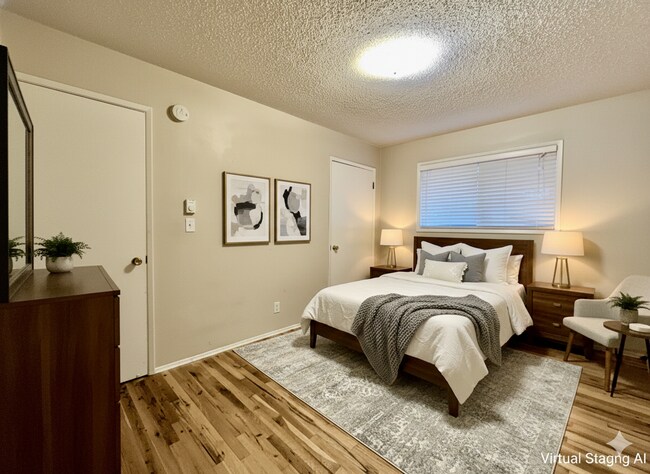 Foto del edificio - Discover Your New Home in the Heart of the Desirable Sellwood Neighborhood!  Water/Sewer/Garbage ...