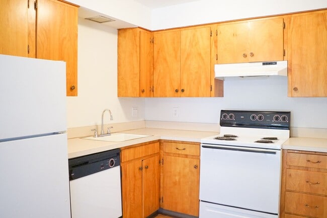 Building Photo - Great Location: Two-Bedroom with Patio & P...