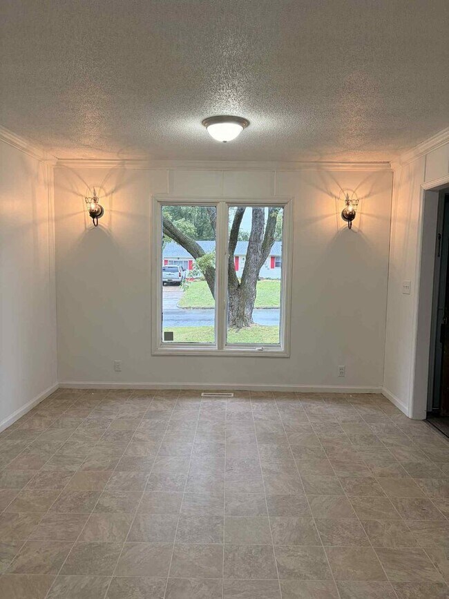 Foto del edificio - CHARMING 3 BEDROOM / 1 BATHROOM HOUSE IN J...