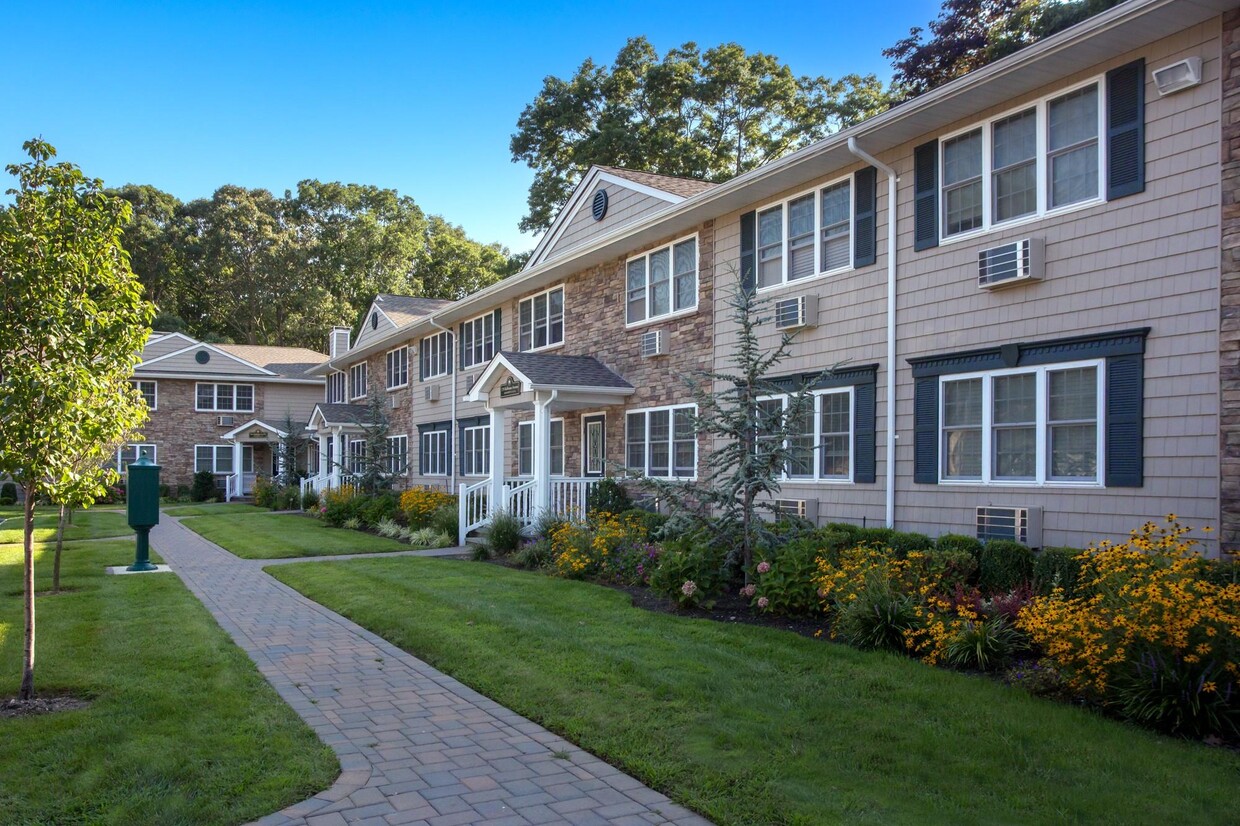 Primary Photo - 164 Rollstone Ave