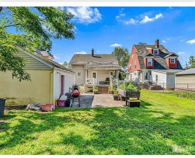 Building Photo - 305 Penfield Pl