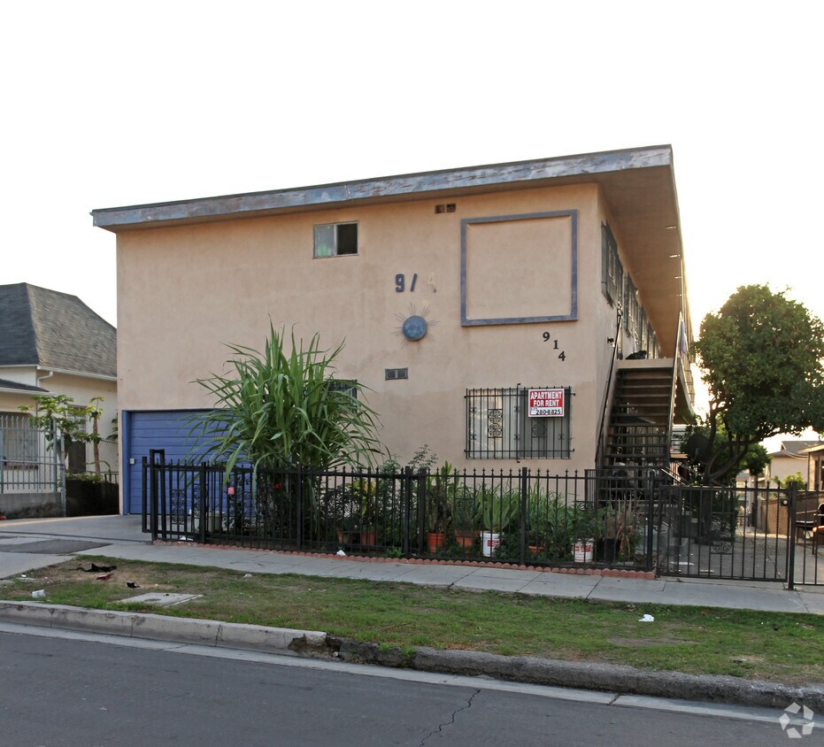 Building Photo - 914 White Knoll Dr