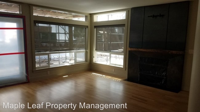 Building Photo - 2 br, 1.5 bath House - 121 Lakeside Ave #205