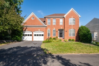 Building Photo - 2410 Dakota Lakes Dr