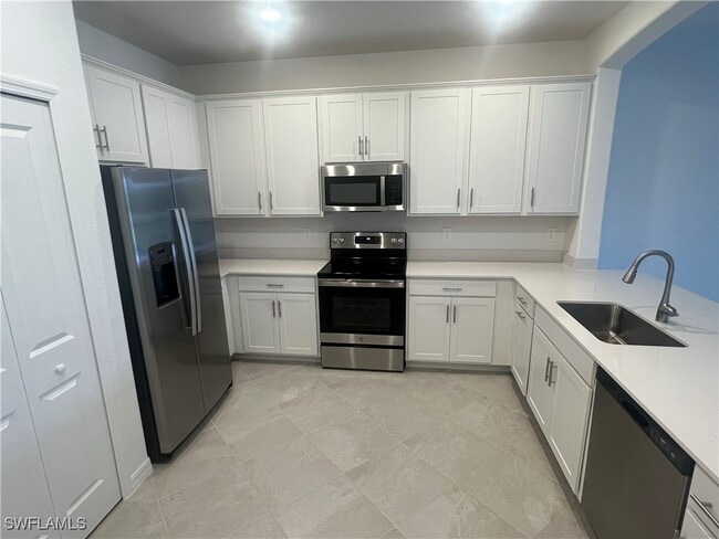 Building Photo - 2220 Dragonfruit Wy