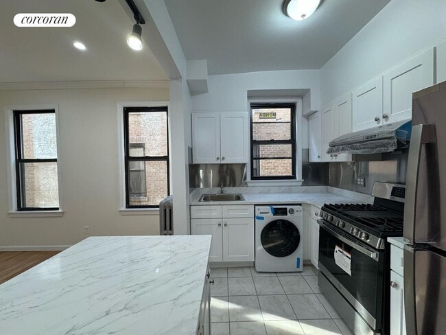 Foto del edificio - 51-17 Skillman Ave