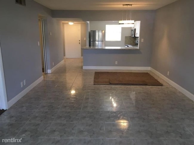 Building Photo - 2 br, 2 bath  - 3000 Riverside Dr