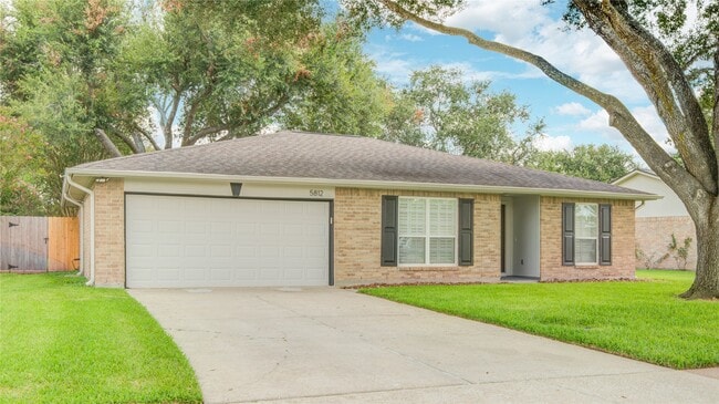 Foto del edificio - 5812 Misty Meadow St
