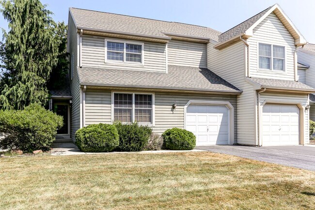 Foto del edificio - Three bedroom two bath townhome