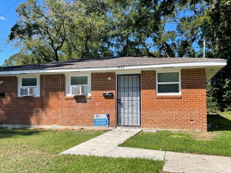 Foto principal - 1935 Fairchild St