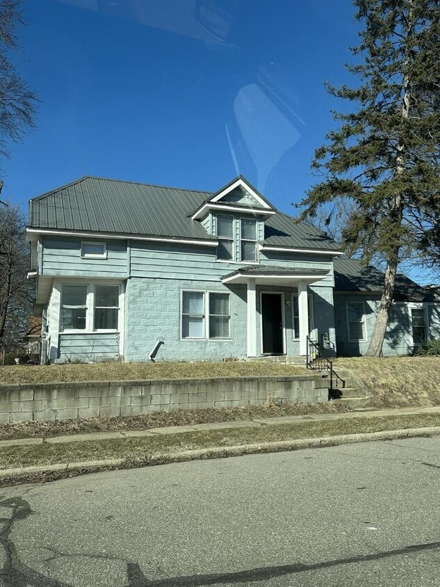 Primary Photo - 636 S 25th St