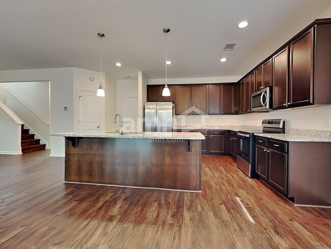 Building Photo - 138 Waverly Way