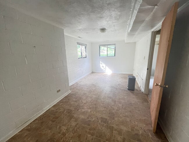 Building Photo - 1814 Stadium Rd