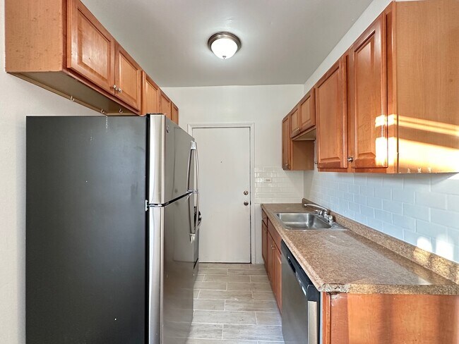 Foto del edificio - 939 W Sunnyside Ave