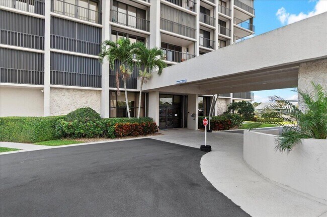 Building Photo - 5047 N Hwy A1A