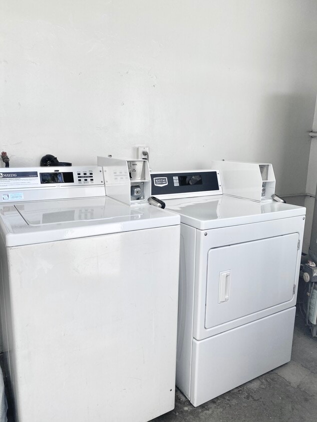 Building Photo - 1020 6th St