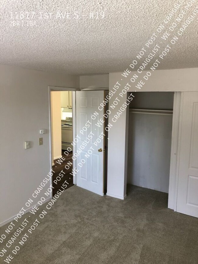 Building Photo - Light and bright 2Bedroom / 1Bath