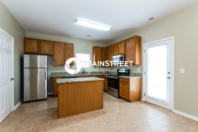 Foto del edificio - 4 Bedroom Pet-Friendly Home in Charlotte, NC with Main Street Renewal