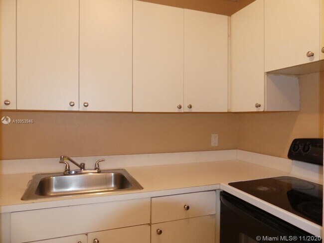 Foto del edificio - 1618 NW 38th St