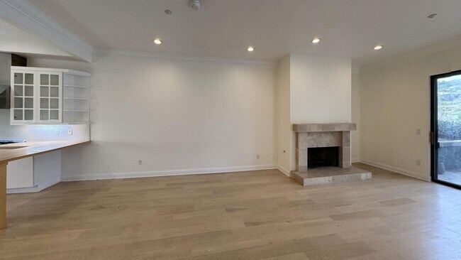 Building Photo - 16000 Sunset Blvd