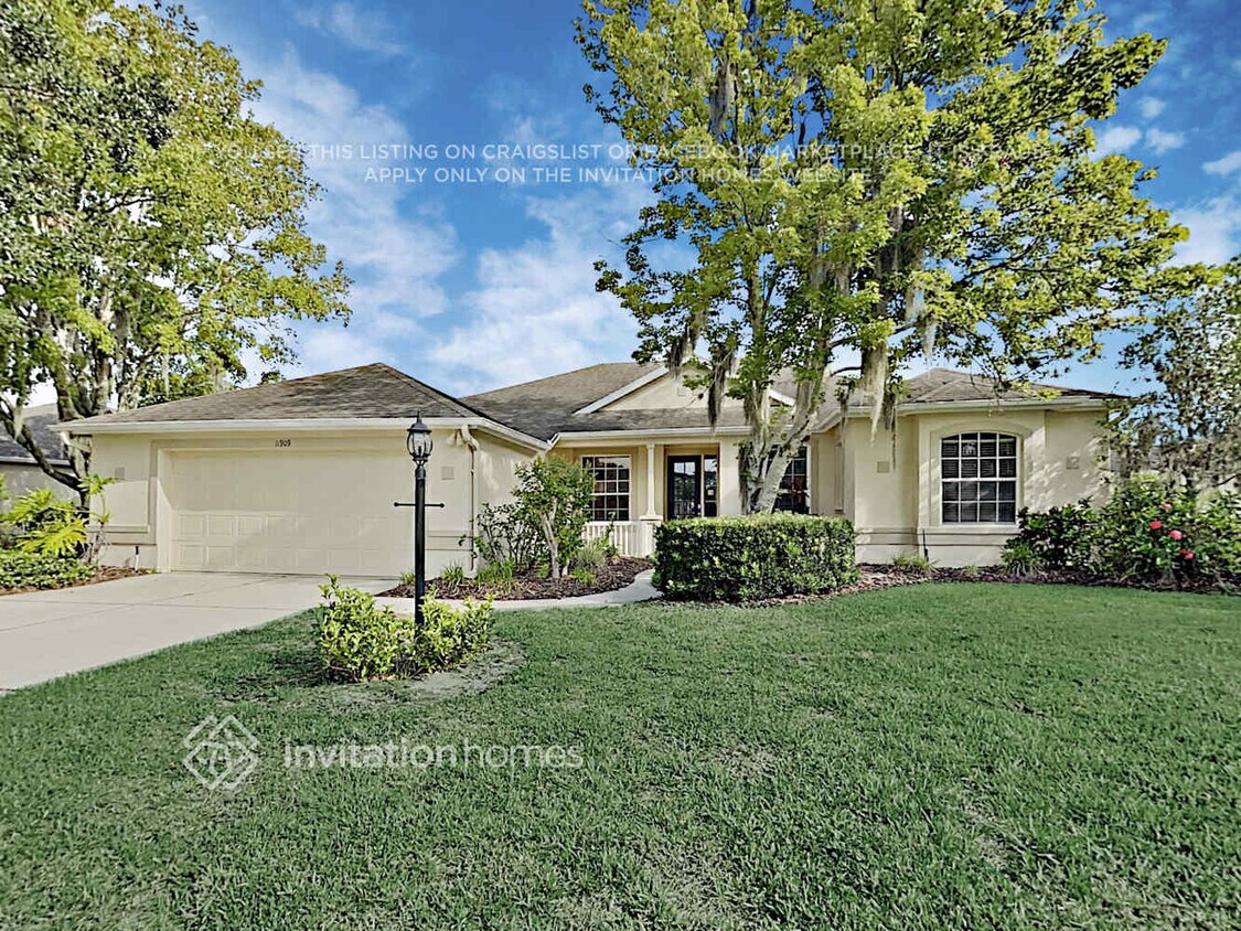 Foto principal - 11909 Clubhouse Dr