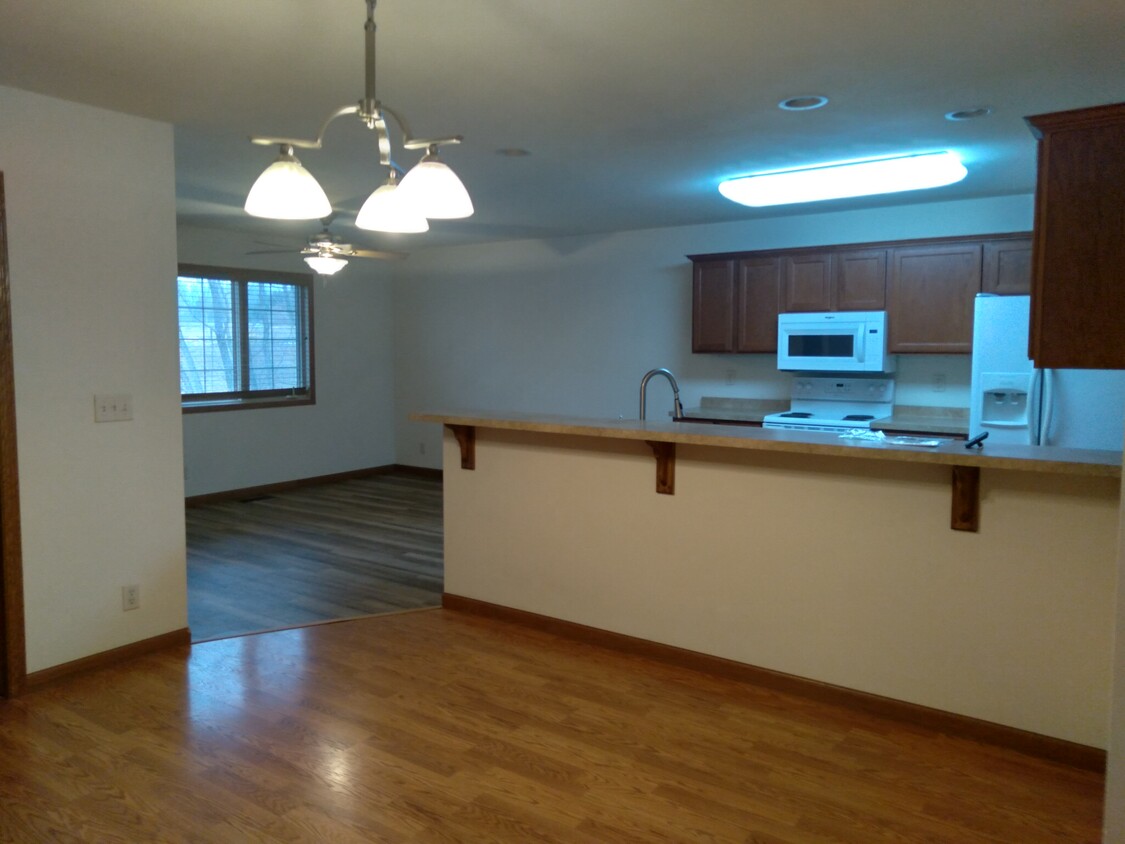Primary Photo - 2235 Cobblestone Dr