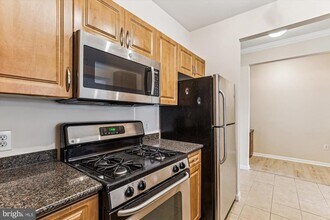 Building Photo - 12941 Centre Park Cir