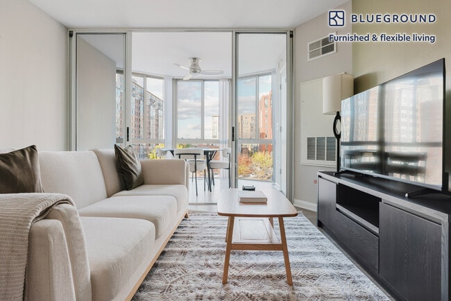 Foto del edificio - 450 Massachusetts Ave NW