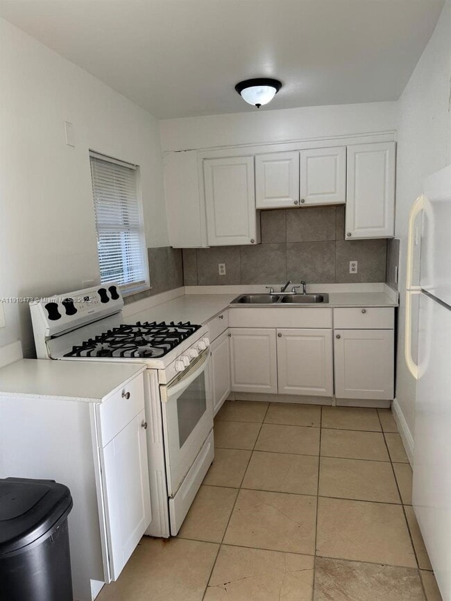 Foto del edificio - 1820 Funston St