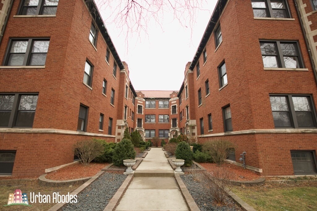 Primary Photo - 1305 Oak Ave